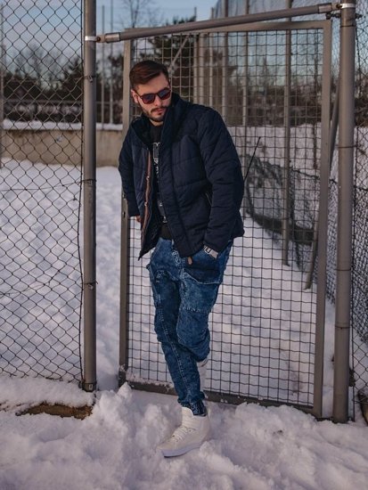 Stylizacja nr 123 - kurtka zimowa, longsleeve z nadrukiem, spodnie jeansowe, buty